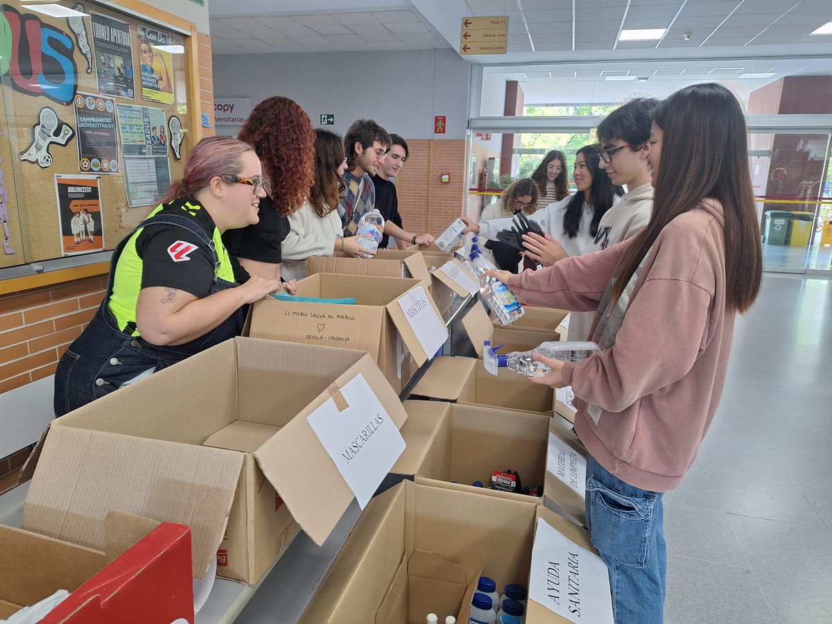 Facultad de Comunicación, Universidad de Sevilla (@fcom_us) on Twitter photo Estudiantes de la Fcom de la <a href="/unisevilla/">Universidad de Sevilla</a> se han volcado en el punto de recogida de apoyo para los afectados por la DANA en Valencia.
¡gracias, ha sido increíble! Estudiantes de la Fcom de la <a href="/unisevilla/">Universidad de Sevilla</a> se han volcado en el punto de recogida de apoyo para los afectados por la DANA en Valencia.
¡gracias, ha sido increíble!