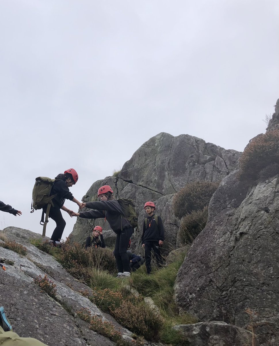 tka_outdoor's tweet photo. Tenzing helped each other to reach new height @TheKingstonAca #TKAOutwardbound https://t.co/68HsqcrVF1