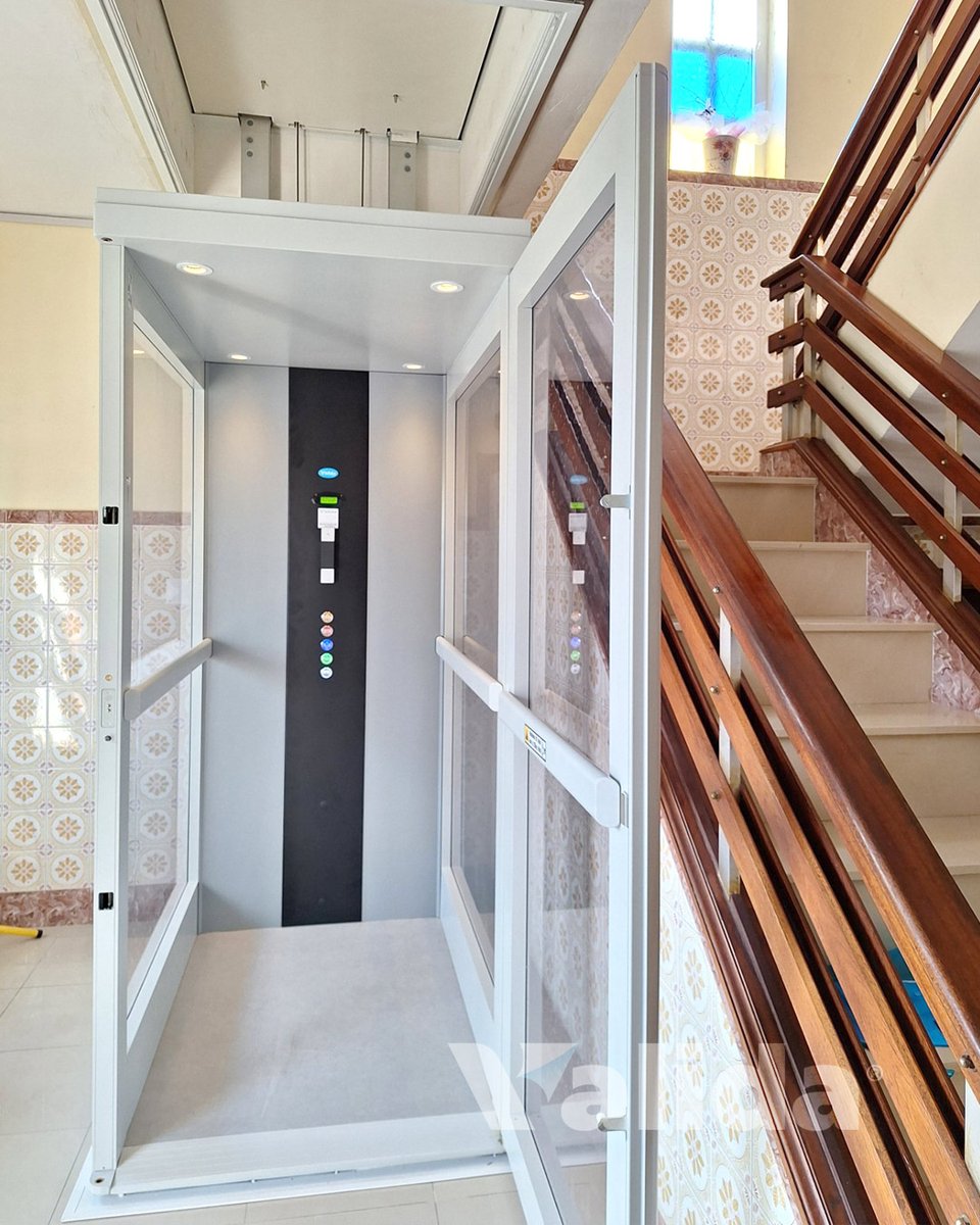 ValidaOnline's tweet photo. 🏠¡Llega el estilo y la funcionalidad a tu hogar con el Homelift ELEGANS! Es ideal para hogares particulares, combinando diseño elegante con tecnología práctica. 
¡Transforma tu hogar con esta opción sofisticada y moderna! 🔝
#HomeLift #Accesibilidad #DiseñoDeInteriores #Hogar https://t.co/BdUgRJfqzb