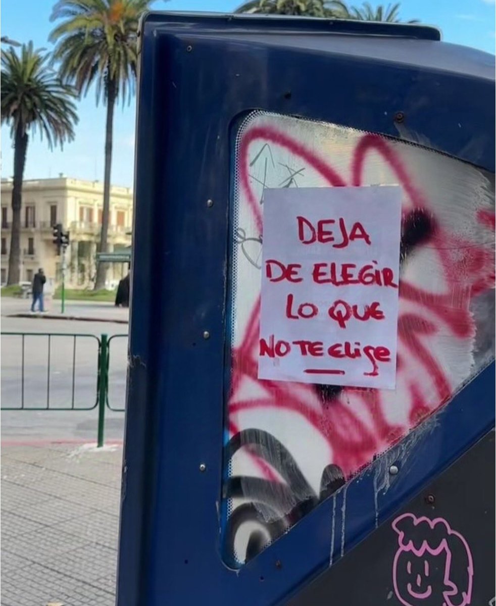 Blanquix's tweet photo. La democracia apela a una sociedad que ya no existe, mientras las personas anhelan figuras políticas que aún no han llegado https://t.co/Dk4D2Jk3qR