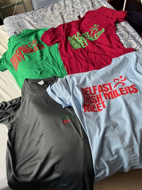 Christmas has come early courtesy of <a href="/Eamonn_Christie/">Eamonn Christie</a> Thanx for the patterned duvet cover mate. Shame I had to ruin it with those tees 😉@Ronnieo147 you, too, could have a duvet like this 🤣 Top man, Eamonn. Top event, too.👊