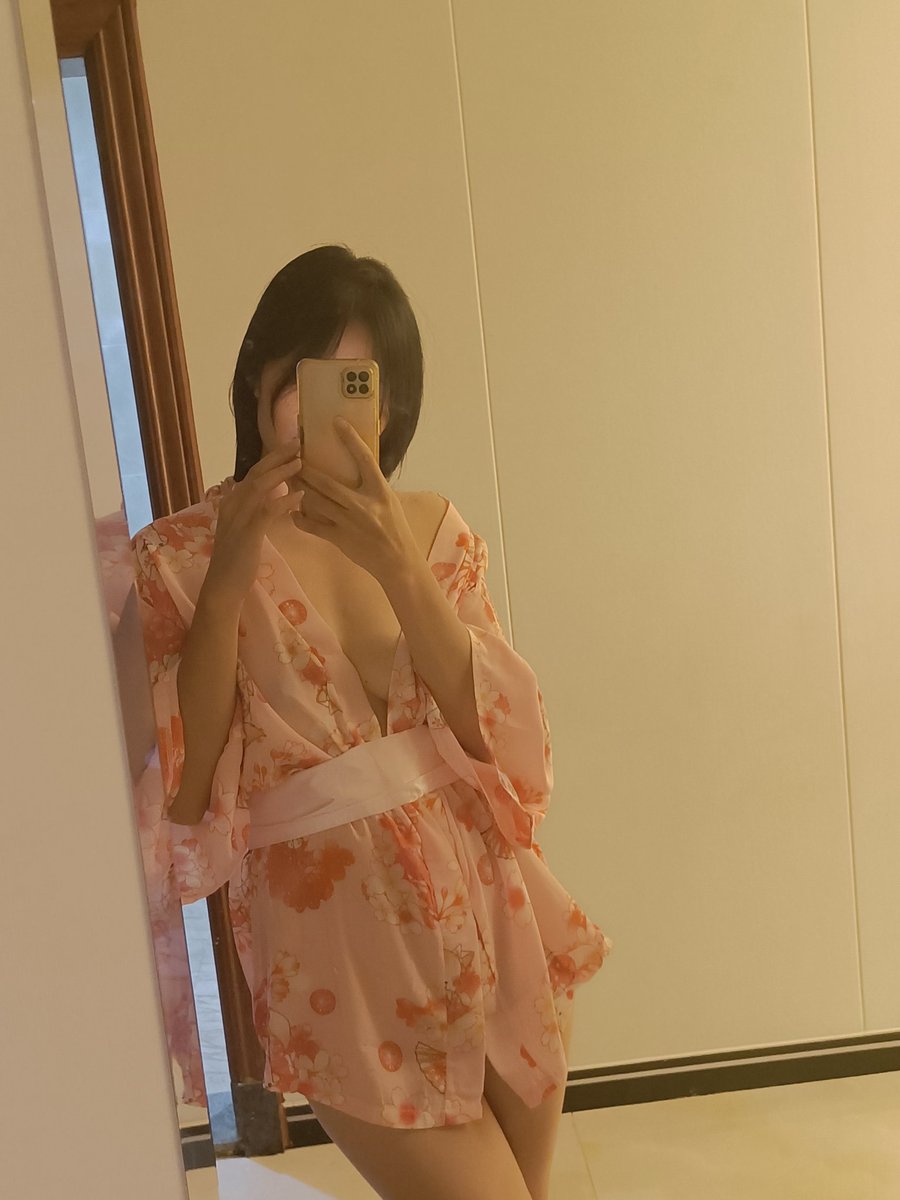 她们都很迷人，我不一样，我不理人。 https://t.co/PugH27pMbE