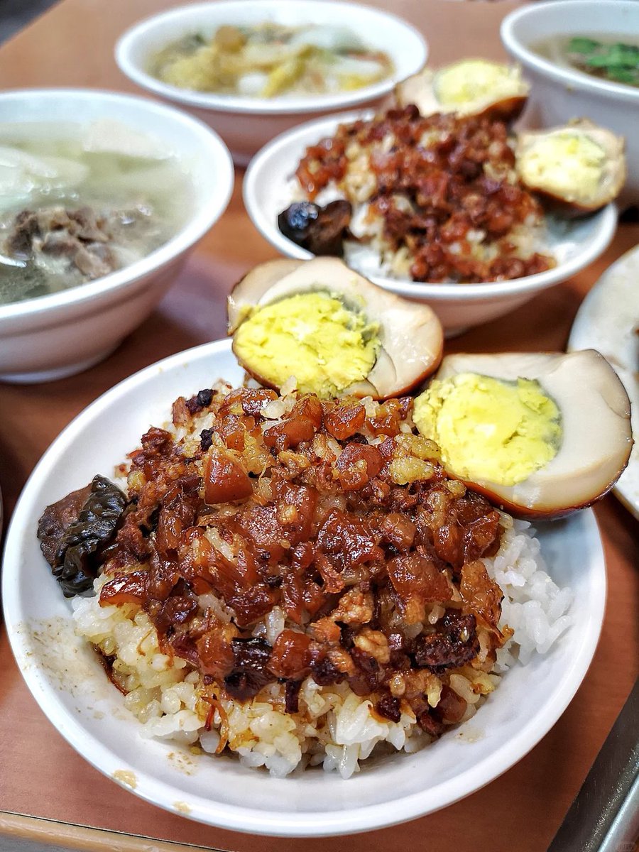 ScottAlsopp2's tweet image. 台北|一口に魂を神級ルー肉饭
台北晴光市場の重量級の行列魯肉飯、Googleの評価は4700、4.2箇の星、まだ正式なオープン時間になっていませんが、すでにたくさんの人が併んでテイクアウトしました🤤…