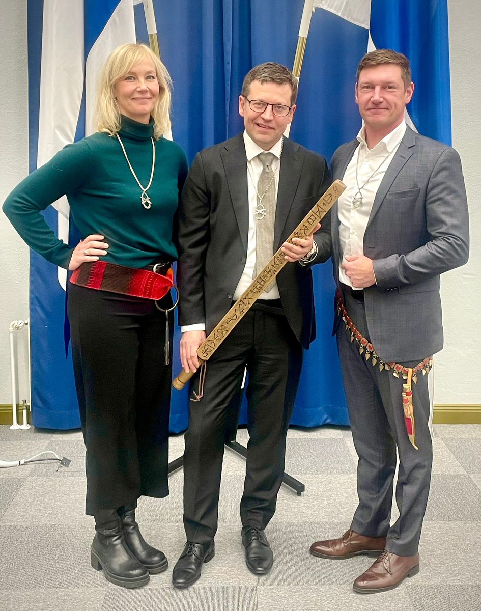 Viivästyneitä uutisia eiliseltä!
Maneesilla valittu jälleen uusi luottamusjohto.

Onnea valinnasta #250mpk  oltermanni Simon Ollus, emäntä <a href="/InkaM/">Inka Mero</a> ja isäntä <a href="/ratsam75/">Sampsa</a>

#maanpuolustuskurssit 
#kokonaisturvallisuus