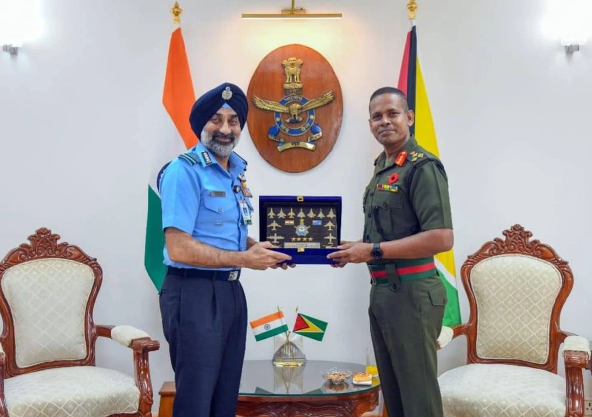 OfficialDOWO's tweet photo. Brig Omar Khan, Chief of Defence Staff, Guyana Defence Force called on the Chief of the Air Staff in New Delhi today.
Issues of mutual interest &amp; means to further enhance cooperation between the two Armed Forces were discussed during the meeting. https://t.co/K4fEkJQvfy