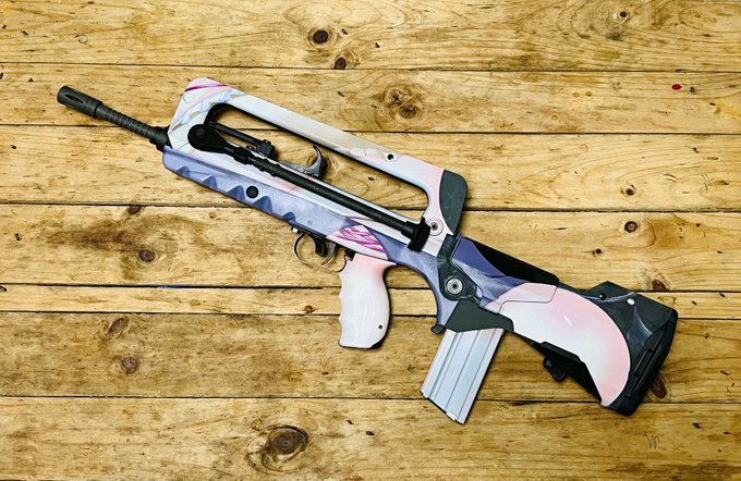 自分のキャラがFAMASに変身した!! 今週台湾最大のエアーソフトイベントMOAに参加しますよ! 東北製作所さん(
@NortheastAirso1
)のブースで展示します!よろしくお願いします!!
本体:東北製作所@NortheastAirso1
印刷:弓炬計畫 Torch Bow project @TorchBowProject 
#サバゲ #MOA  #エアガン 