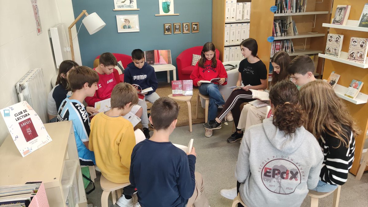 Institut Joaquima Pla i Farreras (@plafarreras) on Twitter photo Comencem el mes de novembre amb l’estrena dels “Clubs de lectura”. 12 alumnes de 1r comparteixen i comenten els seus llibres preferits. Dinamitza l’activitat Vicky González, bibliotecària del centre. La novel·la escollida és “Xarxes” d’<a href="/Eloy__Moreno/">Eloy Moreno</a>.
#GustperlaLectura Comencem el mes de novembre amb l’estrena dels “Clubs de lectura”. 12 alumnes de 1r comparteixen i comenten els seus llibres preferits. Dinamitza l’activitat Vicky González, bibliotecària del centre. La novel·la escollida és “Xarxes” d’<a href="/Eloy__Moreno/">Eloy Moreno</a>.
#GustperlaLectura