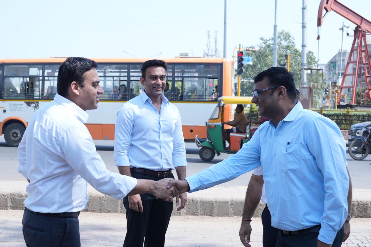 shivalik_group's tweet image. Board Muhurat - Upcoming Landmark At Chandkheda

Excited to introduce our upcoming commercial project at the prime Tjunction near Visat Petrol Pump, Chandkheda!

Contact 7575 00 4000 for more details! 

#ShivalikGroup #CommercialProject #Ahmedabad #realestate