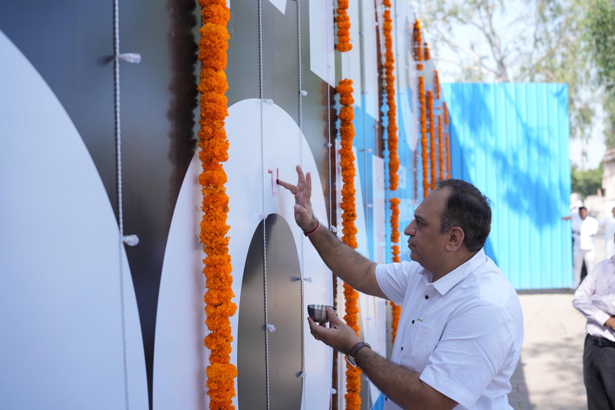 shivalik_group's tweet image. Board Muhurat - Upcoming Landmark At Chandkheda

Excited to introduce our upcoming commercial project at the prime Tjunction near Visat Petrol Pump, Chandkheda!

Contact 7575 00 4000 for more details! 

#ShivalikGroup #CommercialProject #Ahmedabad #realestate