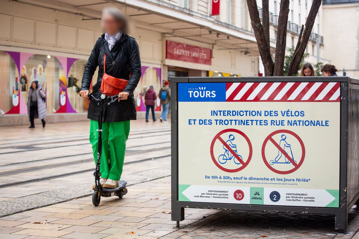 ⛔️ La rue nationale sera interdite aux vélos et aux trottinettes à partir du 15 novembre.

✨ Cette mesure vise à réduire les conflits d'usages et à assurer la sécurité de tous les usagers. 

L'interdiction sera effective en journée de 10h à 20h et tous les jours de la semaine