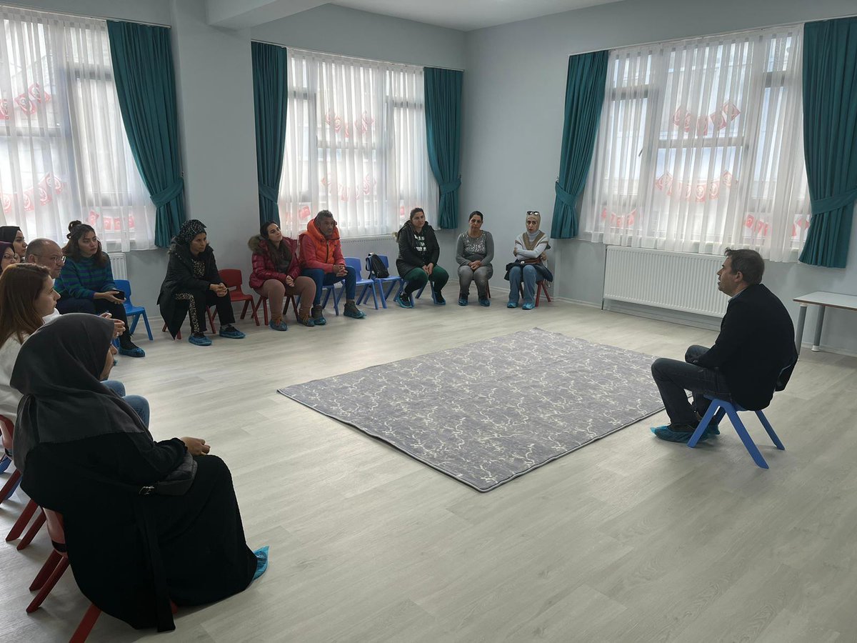 RamYalova's tweet photo. Rehber Öğretmen/ Psikolojik Danışmanı olmayan okullarımızda yerel rehberlik hedefimiz olan "Sınır Koyma" öğrenci veli ve öğretmen etkinlikleri gerçekleştirmeye devam ediyoruz. https://t.co/3RZ4noD97r