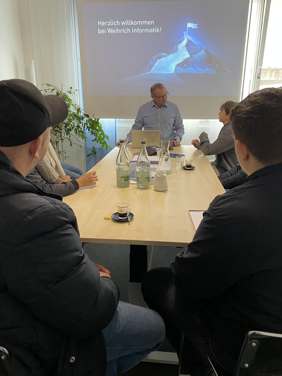 Weihrich_IT's tweet photo. Ein grossartiger Tag bei den Kreuzlinger Betriebstagen! 🎉 Wir bei Weihrich Informatik GmbH haben Jugendlichen Einblicke in die IT-Arbeit gegeben. Inspirierend, wie viel Begeisterung sie mitbrachten! 🌟👨‍💻👩‍💻 #InformatikEntdecken #JugendInIT #IT #Schweiz #Weihrich #Top #Kreuzlingen https://t.co/essvoxfjgS