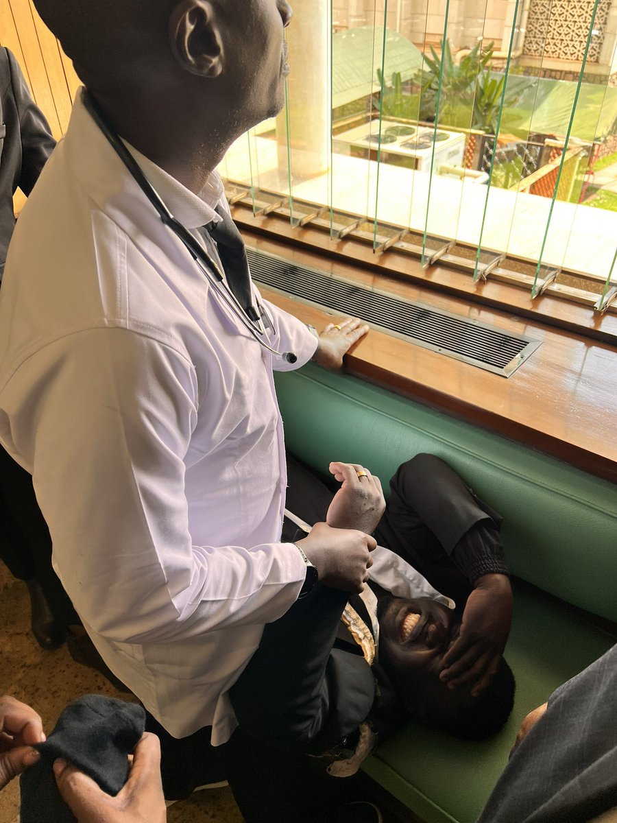 KashJr6's tweet photo. @ZaakeFrancis Moments later 😂 https://t.co/NbIUnAztsf