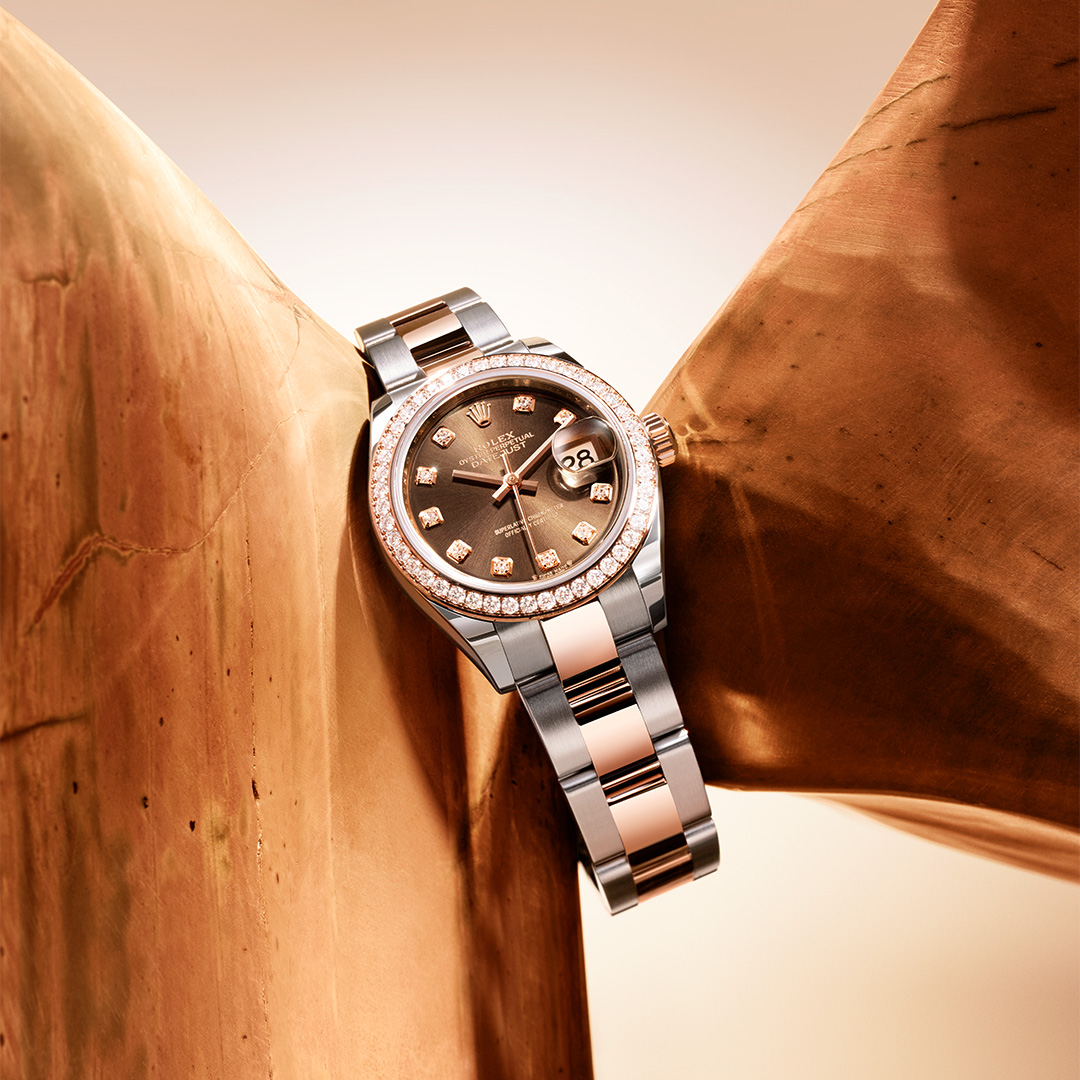 timescomtr1's tweet photo. Ebedî zarafet ve tartışılmaz dayanıklılık. Çikolata rengi kadran ve parıldayan pırlantalar. Oystersteel çelik ve Everose altından @Rolex Lady-Datejust.
#Rolex #LadyDatejust #OfficialRolexRetailer #RolexTimes #RolexTurkey #Times1965

Web : https://t.co/A0LuUHlnGy https://t.co/nCJfK5zFp3