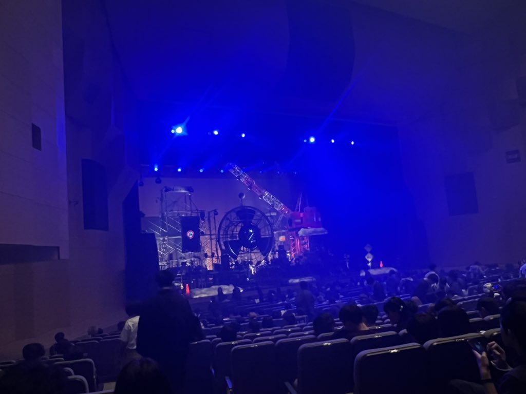 infamous_56's tweet photo. ZTMY開演待ち https://t.co/9ZEABoGJrV