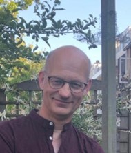 Het 2e project dat het podium krijgt tijdens het volgende #webinar uit de reeks ‘Lessen uit de Erfgoed Deal’ is Rode Buurt Zaanstad. Op 21 november vertellen de experts meer over de erfgoedinclusieve #energietransitie van deze 100 jaar oude wijk: bit.ly/3UpJsnl