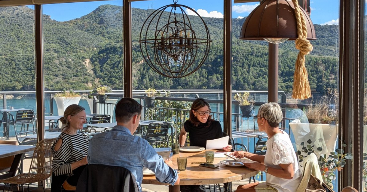 ¡El cap de setmana perfecte per gaudir amb amics abans del nostre petit descans! 

Vine, comparteix rialles, bons moments i els nostres sabors únics. Ens veiem fins diumenge… perquè després tanquem uns dies i tornem el dijous 28! 

#loquiosc #restaurant #pallars