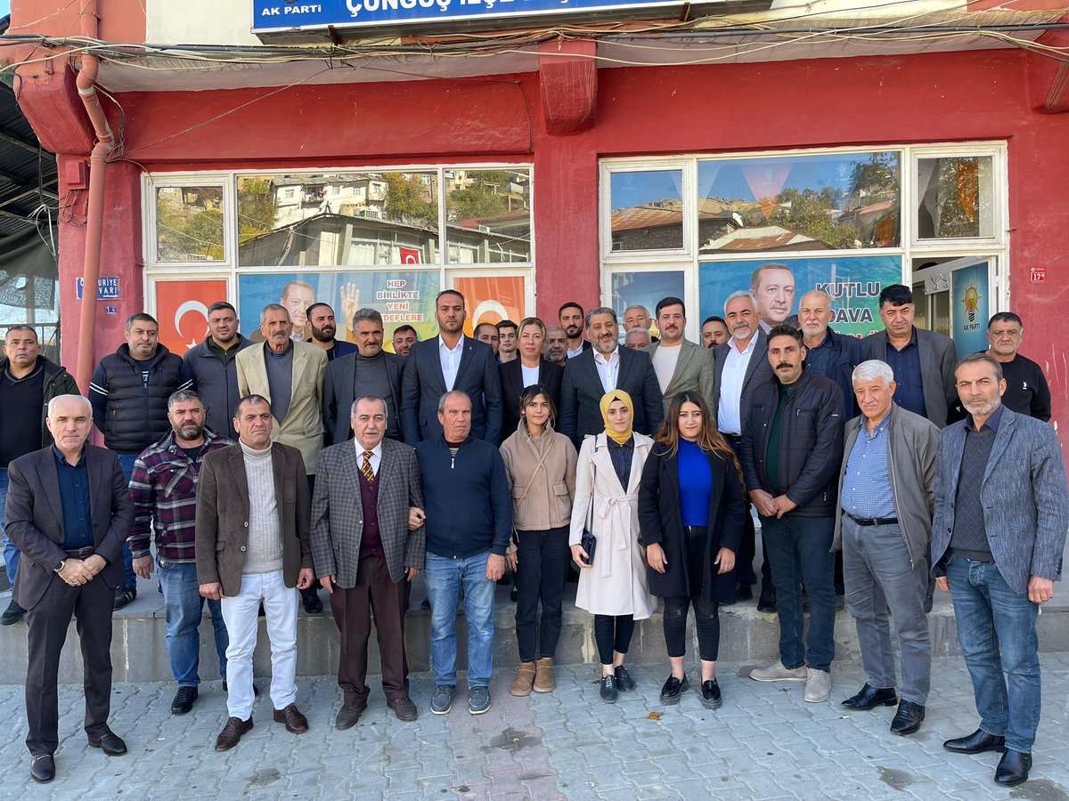 Her an, her daim milletimizin yanında olma sözümüzü yerine getirerek, sorunlara çözüm bulma gayreti içinde olacağız.

Çüngüş İlçe Başkanlığı’mızın yeni yönetiminde görev alacak kıymetli yol arkadaşlarımı yürekten tebrik ediyorum. 

Yolumuz açık, bereketli ve hayırlı olsun.