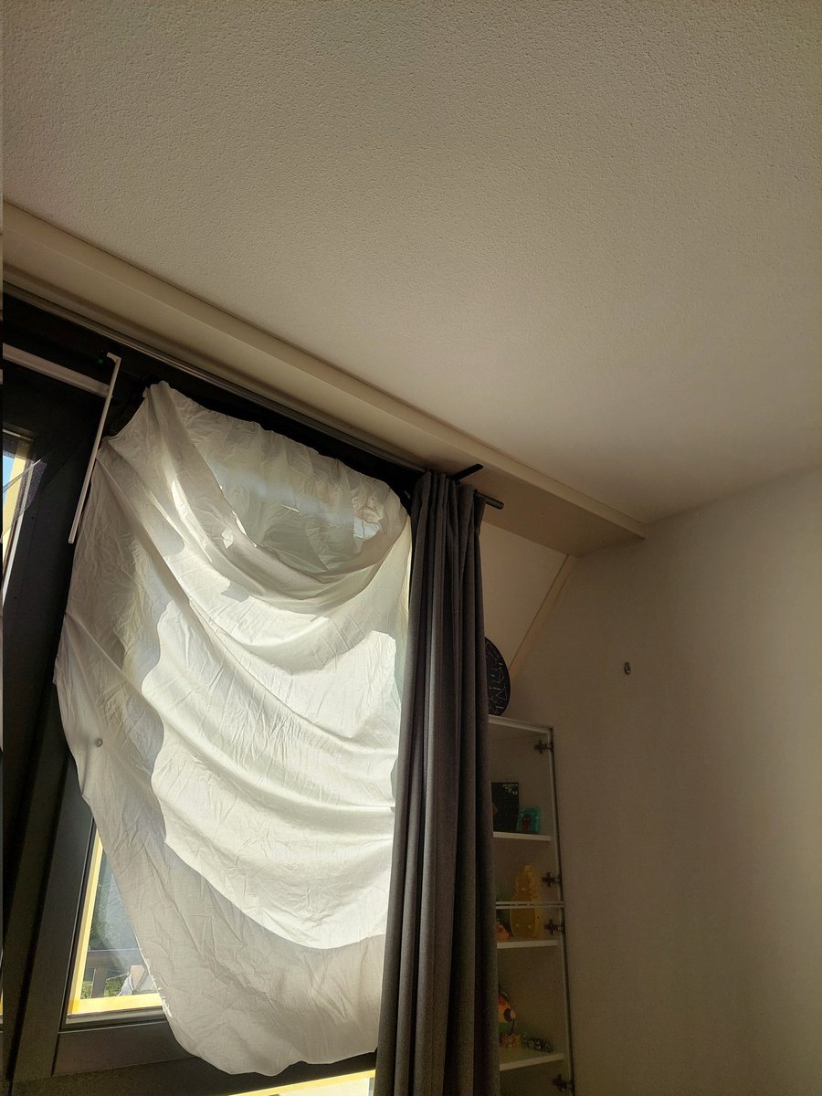 MarsDat1Lemon's tweet image. Tfw the painters r coming 2 repaint the frames of ur balcony door n windows but the only living room window that can b opened doesn&apos;t have a bug net in front of it so u hafta take improvised preventive measures w an old fitted sheet... #trustmeimanengineer