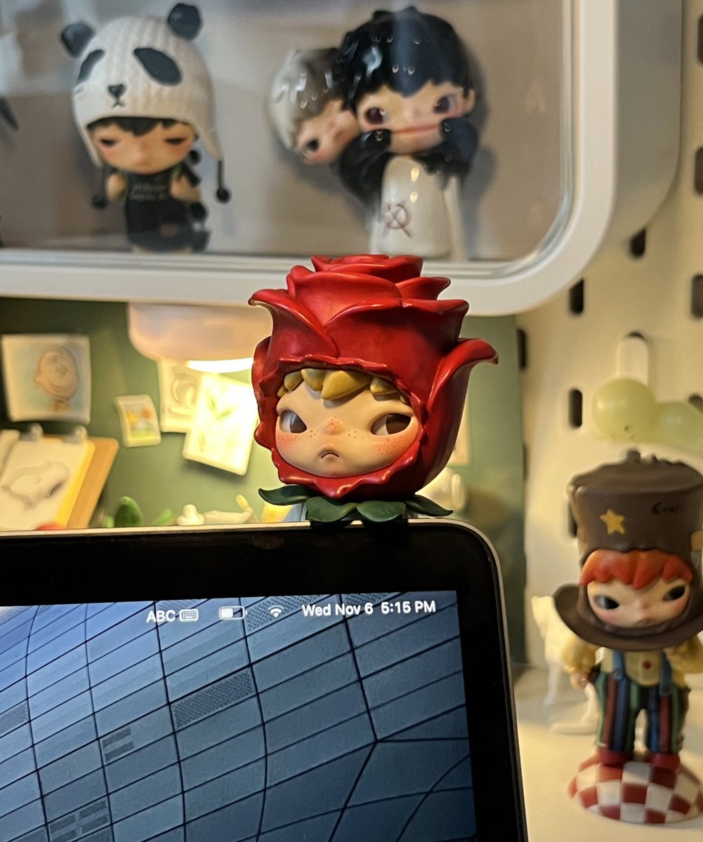 hironhyo's tweet photo. my kind of hipper 💻🌹 https://t.co/R3sjjvagsu
