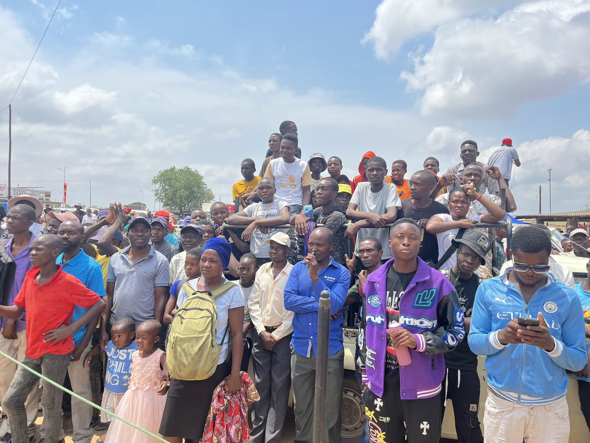 Zim_Media_Com's tweet photo. 📍Jerera
The Zimbabwe Media Commission is in Jerera with the ZBC Mega Radio Tour!
We’re raising awareness about the #FreedomofInformationAct (FOIA), empowering citizens with essential #accesstoinformation
🐝Zimbabwe yadirwa huchi/uluju kuphela! https://t.co/VGpM4XVcXd
