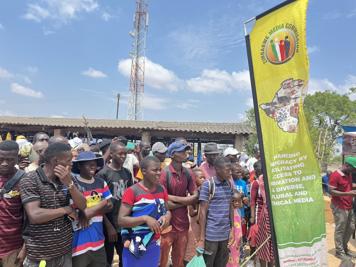 Zim_Media_Com's tweet photo. 📍Jerera
The Zimbabwe Media Commission is in Jerera with the ZBC Mega Radio Tour!
We’re raising awareness about the #FreedomofInformationAct (FOIA), empowering citizens with essential #accesstoinformation
🐝Zimbabwe yadirwa huchi/uluju kuphela! https://t.co/VGpM4XVcXd