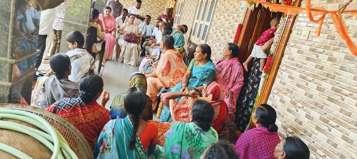 DrAnjaliTai's tweet photo. ಉಪಚುನಾವಣೆಯ ಪ್ರಚಾರದ ಭಾಗವಾಗಿ ಶಿಗ್ಗಾಂವಿ ವಿಧಾನಸಭಾ ಕ್ಷೇತ್ರದ ಕಾಂಗ್ರೆಸ್ ಅಭ್ಯರ್ಥಿ ಯಾಸೀರ್ ಅಹಮದ್ ಖಾನ್ ಪಠಾಣ್ ಅವರ ಪರ ಹನುಮರಹಳ್ಳಿ ಗ್ರಾಮದಲ್ಲಿ ಮತಯಾಚಿಸಿದೆನು. ಸರ್ಕಾರದ ಗ್ಯಾರಂಟಿ ಯೋಜನೆಗಳು ಮನೆ ಮನೆ ತಲುಪಿರುವುದು ಮತ್ತು ಫಲಾನುಭವಿಗಳು ಈ ಬಗ್ಗೆ ಖುಷಿಯಿಂದ ಹಂಚಿಕೊಳ್ಳುತ್ತಿರುವುದು ಹೆಮ್ಮೆಯ ವಿಚಾರವಾಗಿದೆ.
 
#Shiggon #Bypoll #Congress