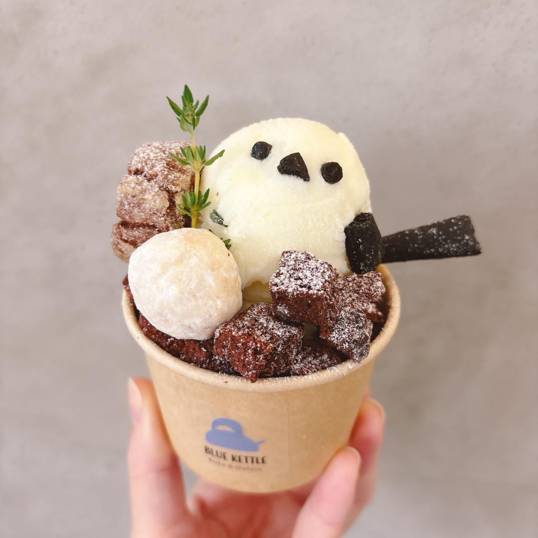 焼菓子とジェラート BLUE KETTLE』（大阪府堺市）のシマエナガのパフェ
