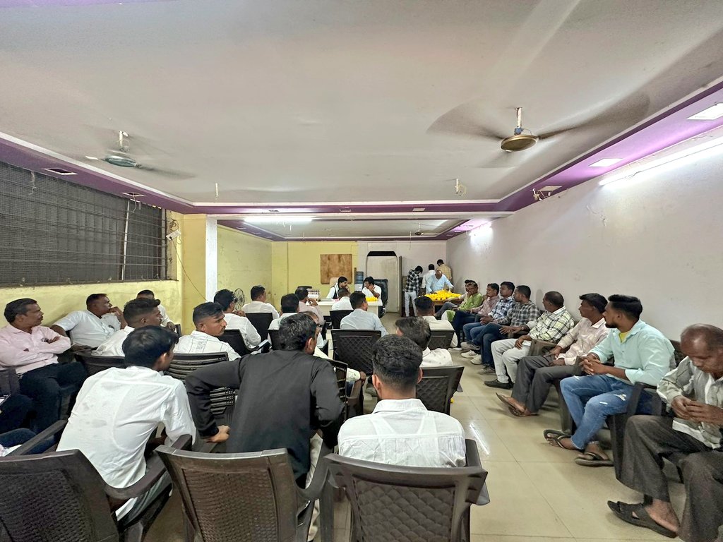 ગતરોજ ભરૂચ જિલ્લાના નેત્રંગ, વાલિયા અને ઝઘડિયા ખાતે  AAP ધારાસભ્ય શ્રી ચૈતર વસાવાની વિશેષ ઉપસ્થિતિમાં નવા વર્ષ નિમિતે સ્નેહ મિલન કાર્યક્રમનું આયોજન કરવામાં આવ્યું જેમાં જિલ્લા અને તાલુકા પ્રમુખ સહીત મોટી સંખ્યામાં કાર્યકર્તાઓ, શુભચિંતકો,વડીલો અને સ્નેહીજનો ઉપસ્થિત રહ્યા.