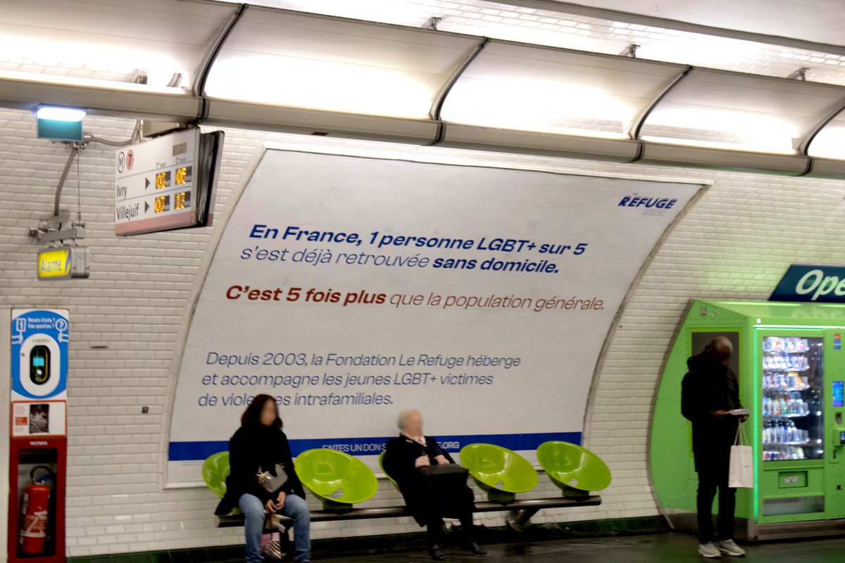 Le Refuge apparaît pour la première fois sur les quais du métro parisien pour sensibiliser au rejet des jeunes LGBT+ par leurs parents

Sans l’homophobie parentale, la Fondation Le Refuge n’aurait même pas lieu d’exister

Aidez-nous à leur offrir un toit : don.le-refuge.org
