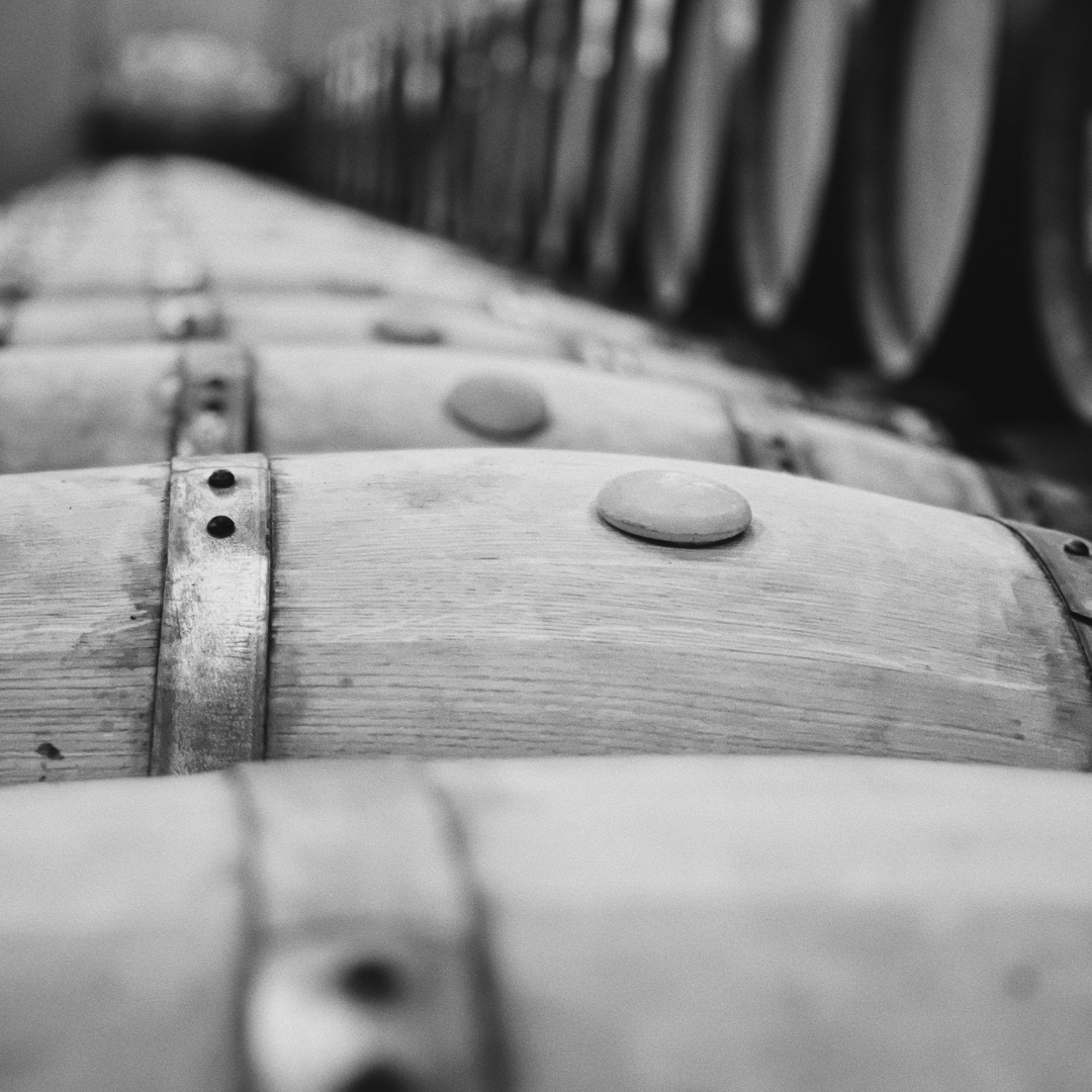 Nuestras barricas, están listas para jugar su rol, clave, para que nuestros vinos sean extraordinarios. 🍷🪵 

¿Sabes por que es tan importante la barrica para el vino? 

#bodegaspeciña #riojawine #barrica #robleamericano