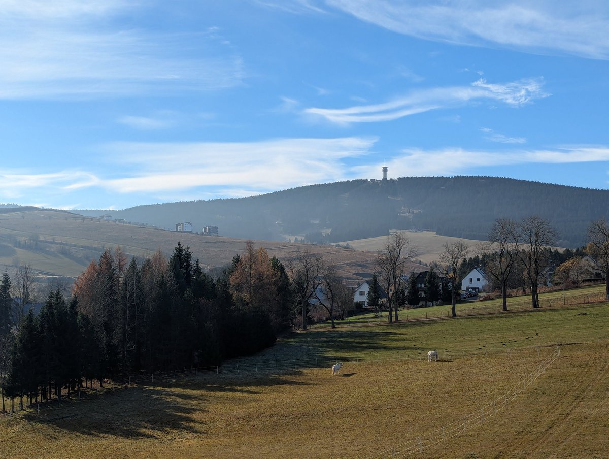 Puppelzzz's tweet photo. Blick zum Klinovec 🌎🇨🇿 #klinovec #krusnehory #erzgebirge #sachsen #germany #view #panorama #photography #oberwiesenthal https://t.co/46MuBMLkin