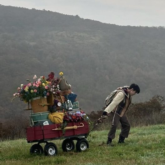 jaedoretsam's tweet image. jaedo and flowers 🌸🌹🌷🥀