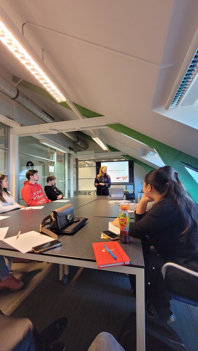 De teams van drie projecten die samenwerken met jonge nieuwkomers in Utrecht kregen een training in cultuursensitief werken. Hartelijk dank <a href="/VluchtelingWerk/">VluchtelingenWerk Nederland</a> voor de leerzame middag.