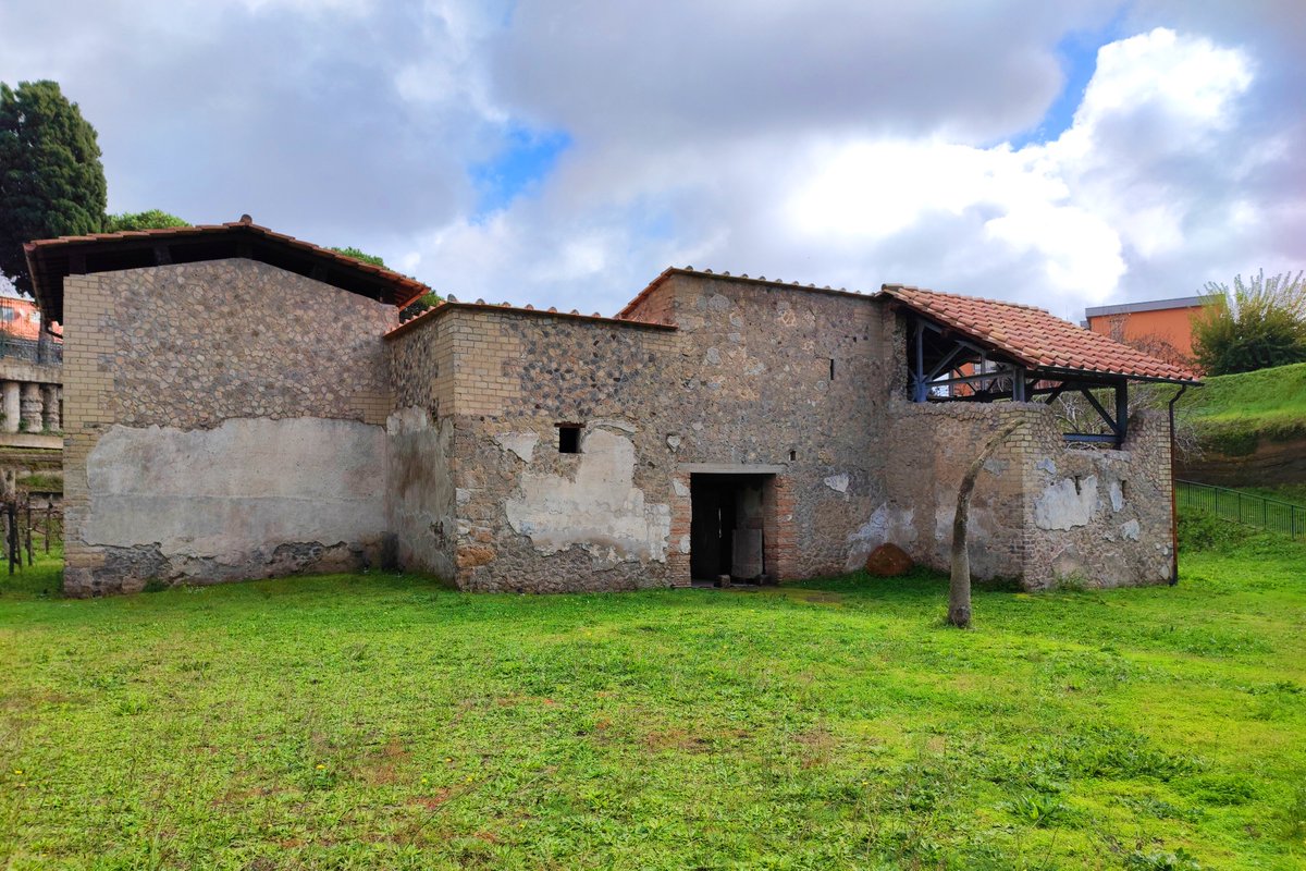 pompeii_sites's tweet photo. Il 7 novembre alle ore 14:05 su Rai Gulp canale 42 andrà in onda una nuova puntata di "Ma Davvero?" girata, oltre che sul Vesuvio, nella Villa Regina a Boscoreale. @RaiPlay 

https://t.co/NwDCKBIcVa https://t.co/xroJV5v8Wq
