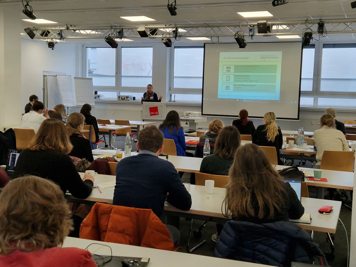 Beim Nacaps-Hochschulworkshop vom <a href="/DZHW_info/">DZHW</a> in #Hannover hält Dr. Alina Jahn von der #UniBayreuth gerade einen spannenden Vortrag zur #Datennutzung der Nacaps-Daten