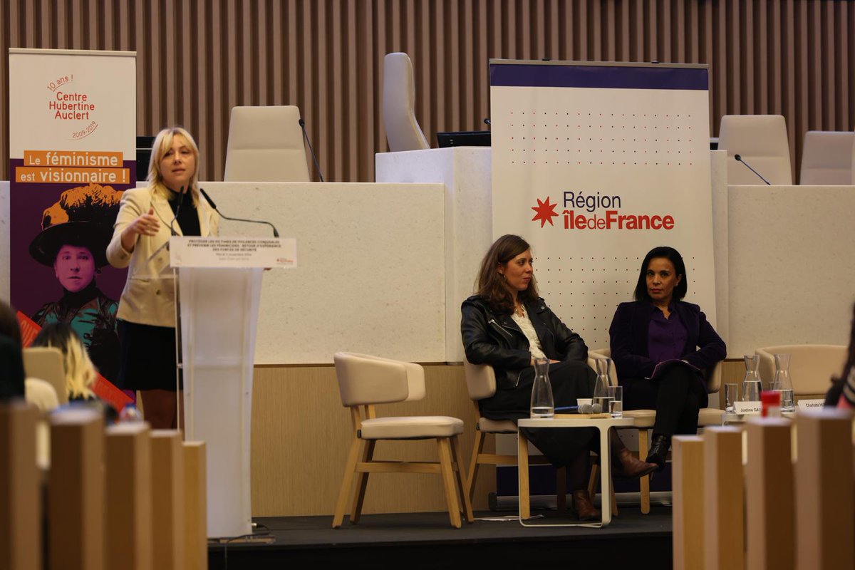 iledefrance's tweet photo. Hier, la Secrétaire d'État chargée de l'Égalité entre les femmes et les hommes, @Salima_Saa a visité le @CentreHubertine avec @FloPortelli, @Cha_baelde et @cath_michaud75. https://t.co/P7sLMRJWOG