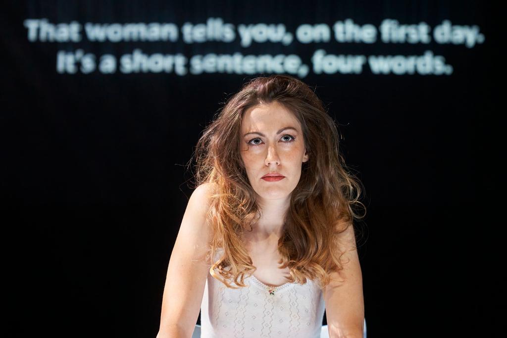 catmemoria's tweet photo. 🟣 L'espectacle teatral "Caure" ha estat un dels actes culminants del projecte @WIRE_eu, amb l’objectiu de situar les dones al centre de les narratives històriques de la resistència a Europa.

🎭 A càrrec de la dramaturga i directora Helena Tornero.

📸 David Ruano. https://t.co/tvEQwV2pkO