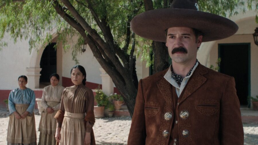 CinePREMIERE's tweet photo. #EnStreaming💻 | Adaptar un libro al cine debería ser, más que un trasladar palabras, entender el espíritu plasmado en papel y traducirlo al idioma de la pantalla.
La crítica de #PedroPáramo por Fabiola Santiago (@fabsantiagocine) 👇
https://t.co/PeSgW3CBqD https://t.co/v25YZXXV1m
