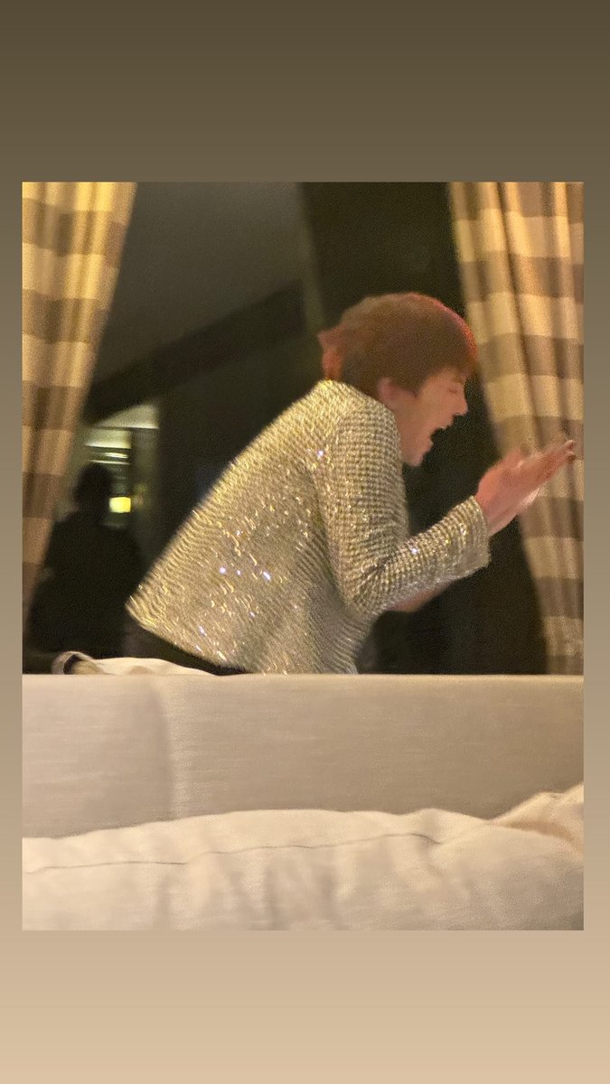 bigbangmvipfam's tweet photo. 06112024 8lo8lo8lowme Instagram Update pt3
Someone pls explain to me what is happening 😂

#GD #GDRAGON #GDRAGON2024 #POWER #GDRAGON_POWER #CHANEL https://t.co/5uYFQ1ic21