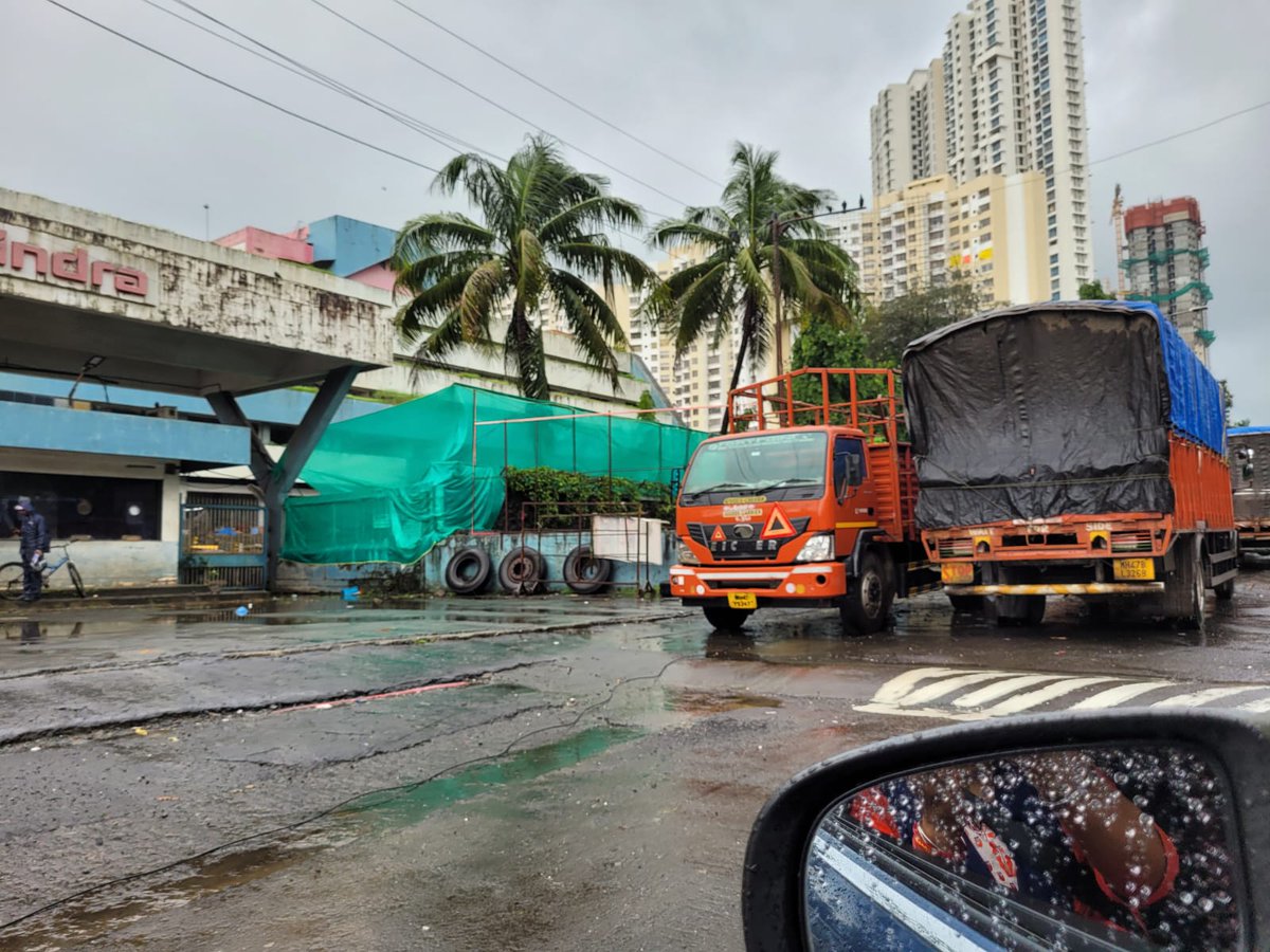 WeAllConnectwAc's tweet photo. @mybmc @mybmcWardRS @mybmcRoads Mr.Birajdar from the Roaddept is not starting the roadwork from Mahindragate toWhitecity onAkurliRoad #Kandivali  #Lokhandwala inspite commiting to start work 3 weeks back also not completed the Parabolic Divider work
@PiyushGoyalOffc @PiyushGoyal https://t.co/1h6W96dlkR