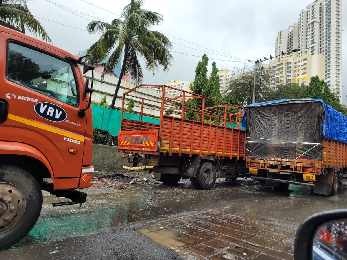 WeAllConnectwAc's tweet photo. @mybmc @mybmcWardRS @mybmcRoads Mr.Birajdar from the Roaddept is not starting the roadwork from Mahindragate toWhitecity onAkurliRoad #Kandivali  #Lokhandwala inspite commiting to start work 3 weeks back also not completed the Parabolic Divider work
@PiyushGoyalOffc @PiyushGoyal https://t.co/1h6W96dlkR