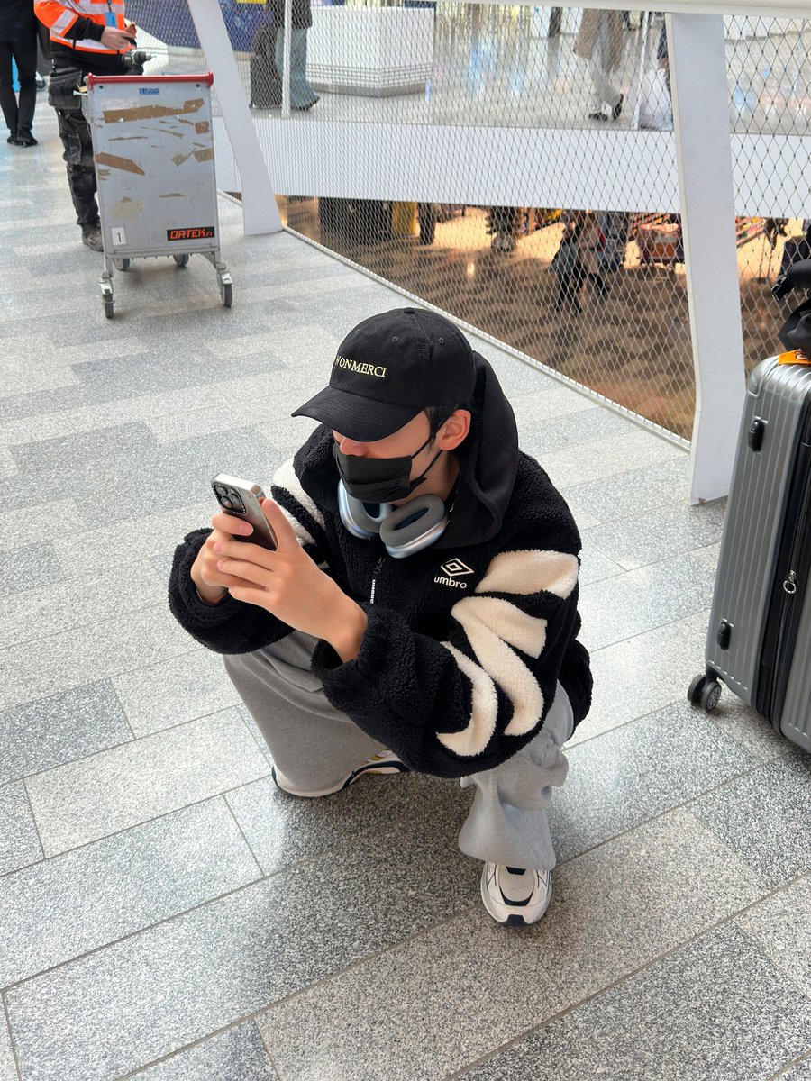 official_ACE7's tweet photo. [📸]

#2
짧았지만
첫눈이 함께해서 더 특별했던 헬싱키❄️ 

#ACE #에이스
#김비트의_밀착취재
#ACEinHELSINKI https://t.co/yiVXE9GAKn