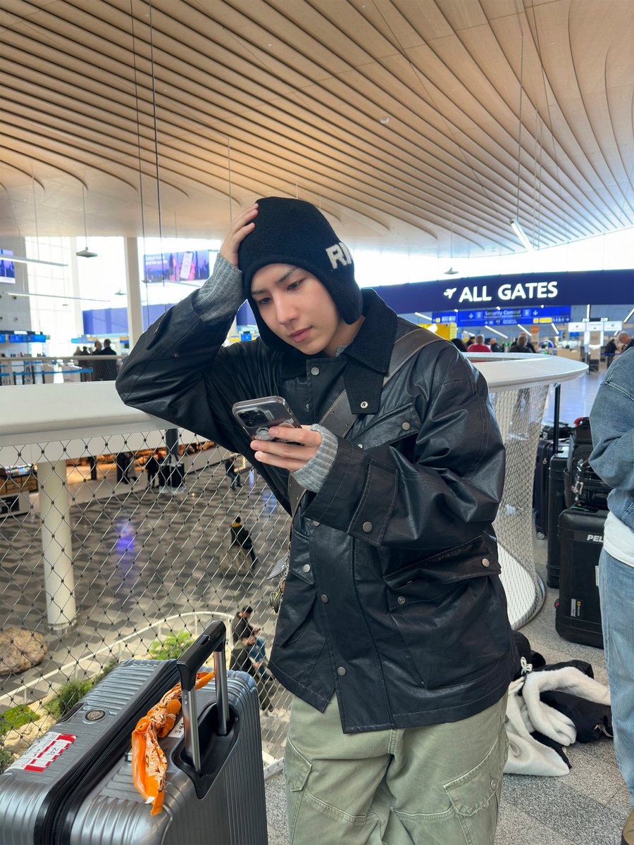 official_ACE7's tweet photo. [📸]

#2
짧았지만
첫눈이 함께해서 더 특별했던 헬싱키❄️ 

#ACE #에이스
#김비트의_밀착취재
#ACEinHELSINKI https://t.co/yiVXE9GAKn