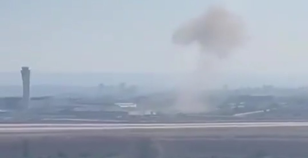 IranObserver0's tweet photo. ⚡️JUST IN

A missile has just struck a target near Ben Gurion's runway in Tel Aviv 

Missiles are fired by Hezbollah https://t.co/3OTNdo4toJ
