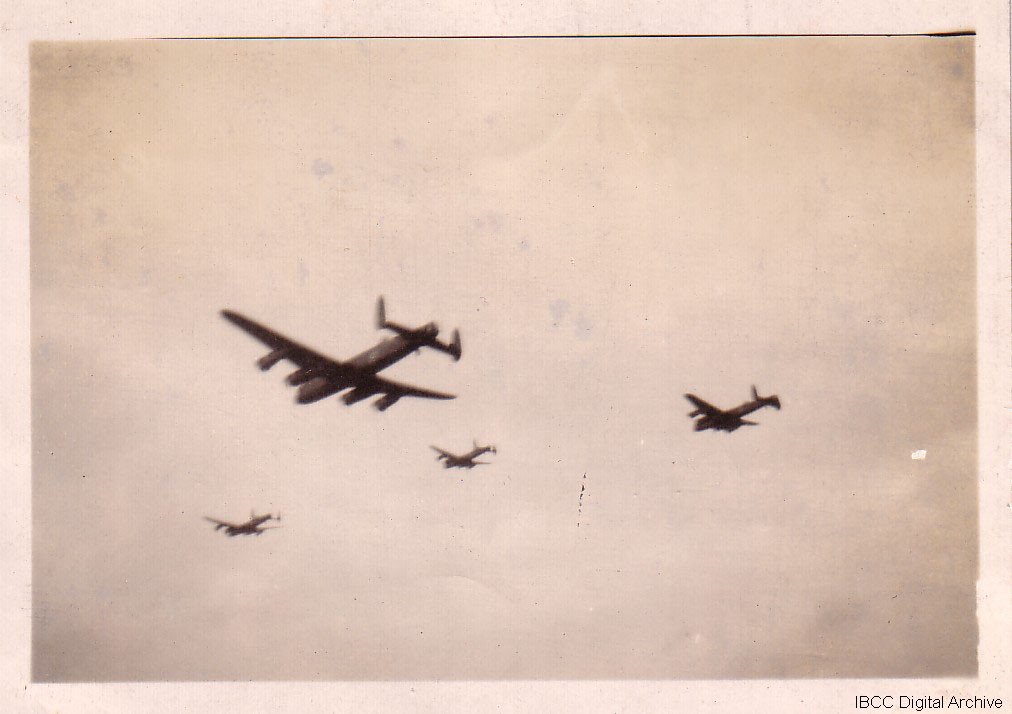 1 Group Lancasters flying in formation. #History #WW2
#OnThisDay <a href="/IntBCC/">International Bomber Command Centre</a> <a href="/RAFBomber_Pod/">NeverMindTheDambusters</a>