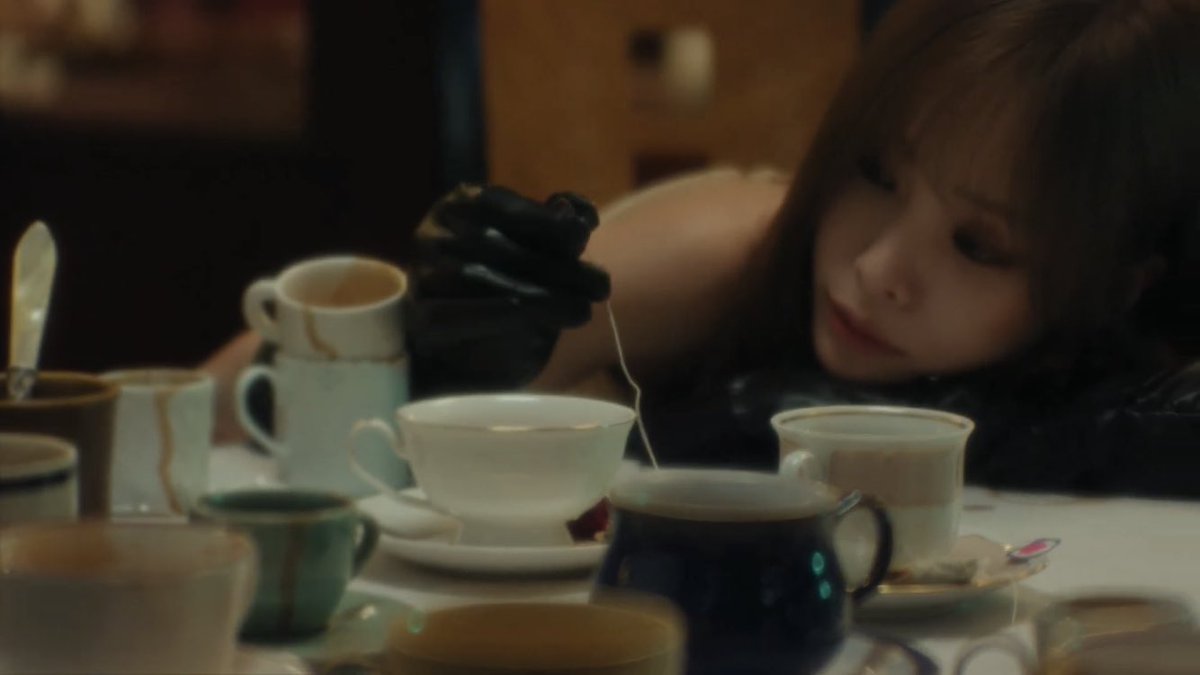 hourlyheize's tweet photo. fallin’ 🍂 https://t.co/WB4qwLhKGT