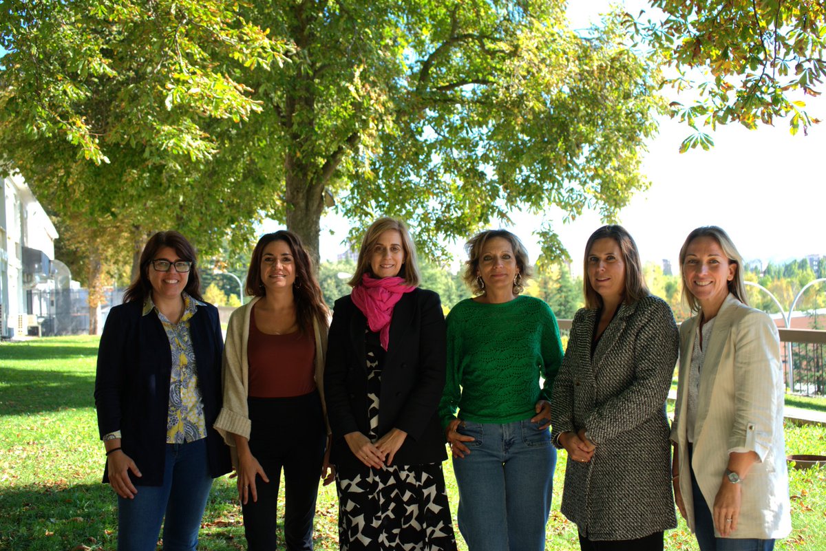 LaresNavarra's tweet photo. Desde Lares Navarra, @AntoxAsociacion y @unav lanzamos el Proyecto #MAGNA, una apuesta por investigar y mejorar el enfoque sobre #adicciones en personas mayores. Innovación y colaboración al servicio del bienestar de nuestros mayores. 
@FundCajaNavarra @FundlaCaixa https://t.co/5hS1UhbDTg