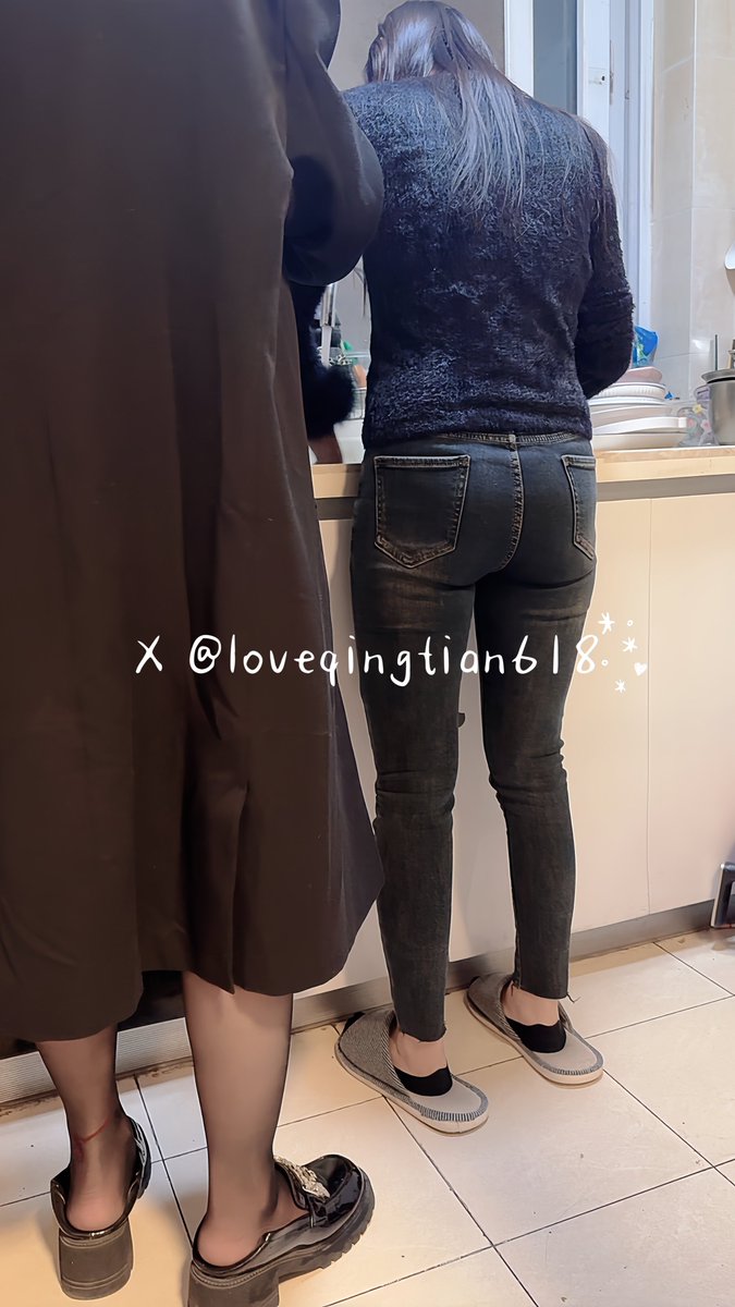 在家了，一家人聊天呢，老婆在做饭
大姐在喝粥，我想抠抠逼 https://t.co/AnOz2GCKMT