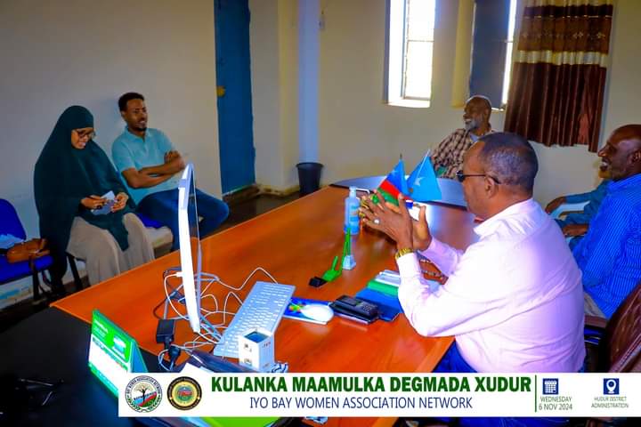 Baywan_network's tweet photo. Today, our Executive Director  #ZainabOmarAli and team met with Hudur’s new Mayor to discuss Baywan’s work in #Hudur District Administration South-West The Mayor expressed strong support for our mission, welcoming us warmly and committing to future collaboration.
#BaywanImpact https://t.co/dKrWcIRDz5